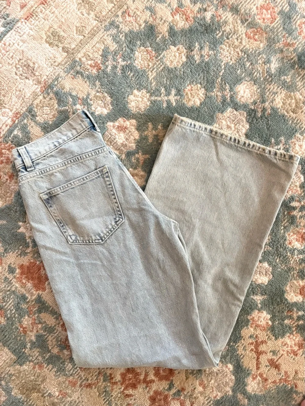 Reformation Cary Slouchy Low-Rise Wide-Leg Jeans - Picture 5 of 7